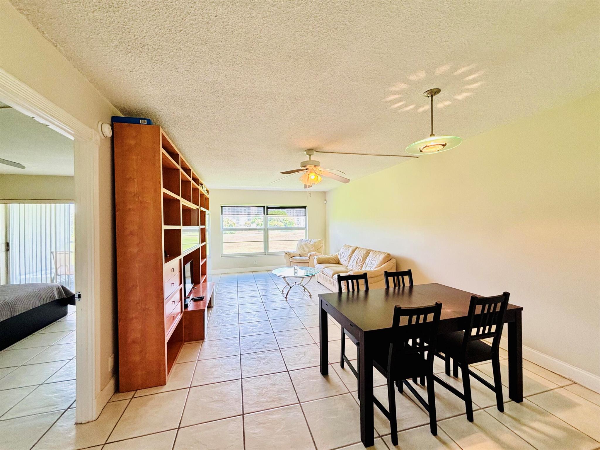 2900 N Palm Aire Dr #206