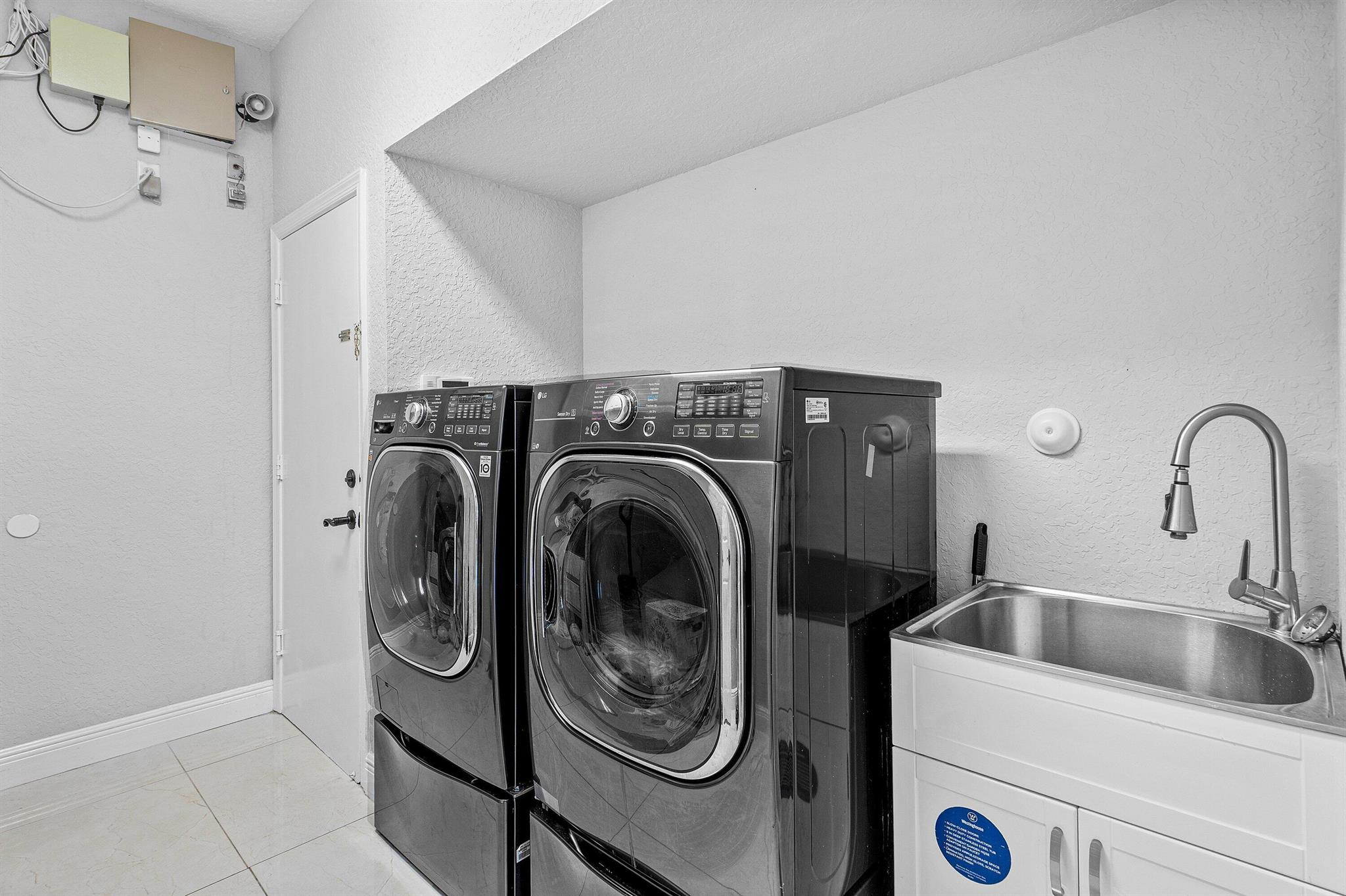 7056 NW 67th Ter Parkland, FL 33067