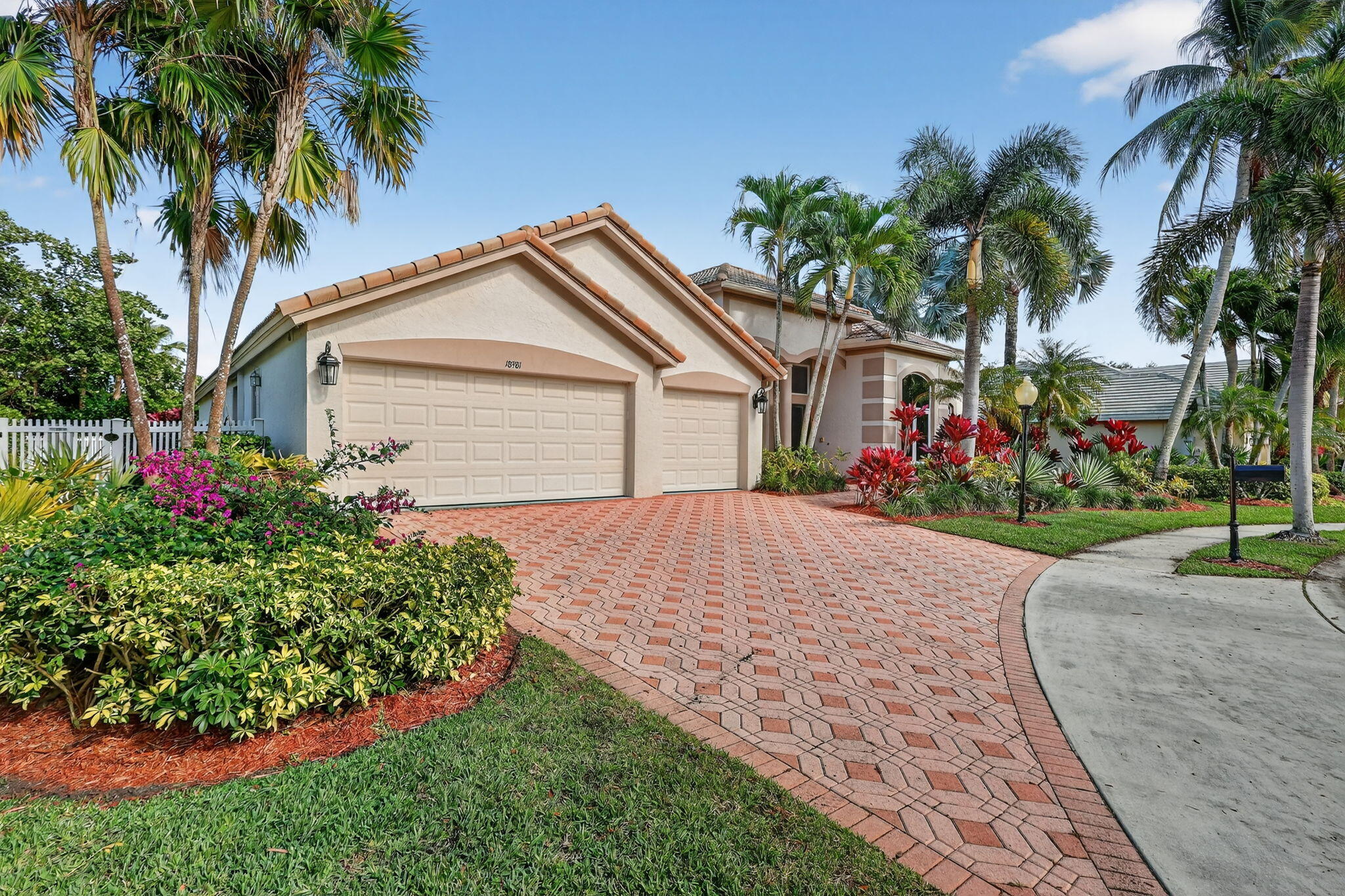 18981 SE Outrigger Jupiter, FL 33458