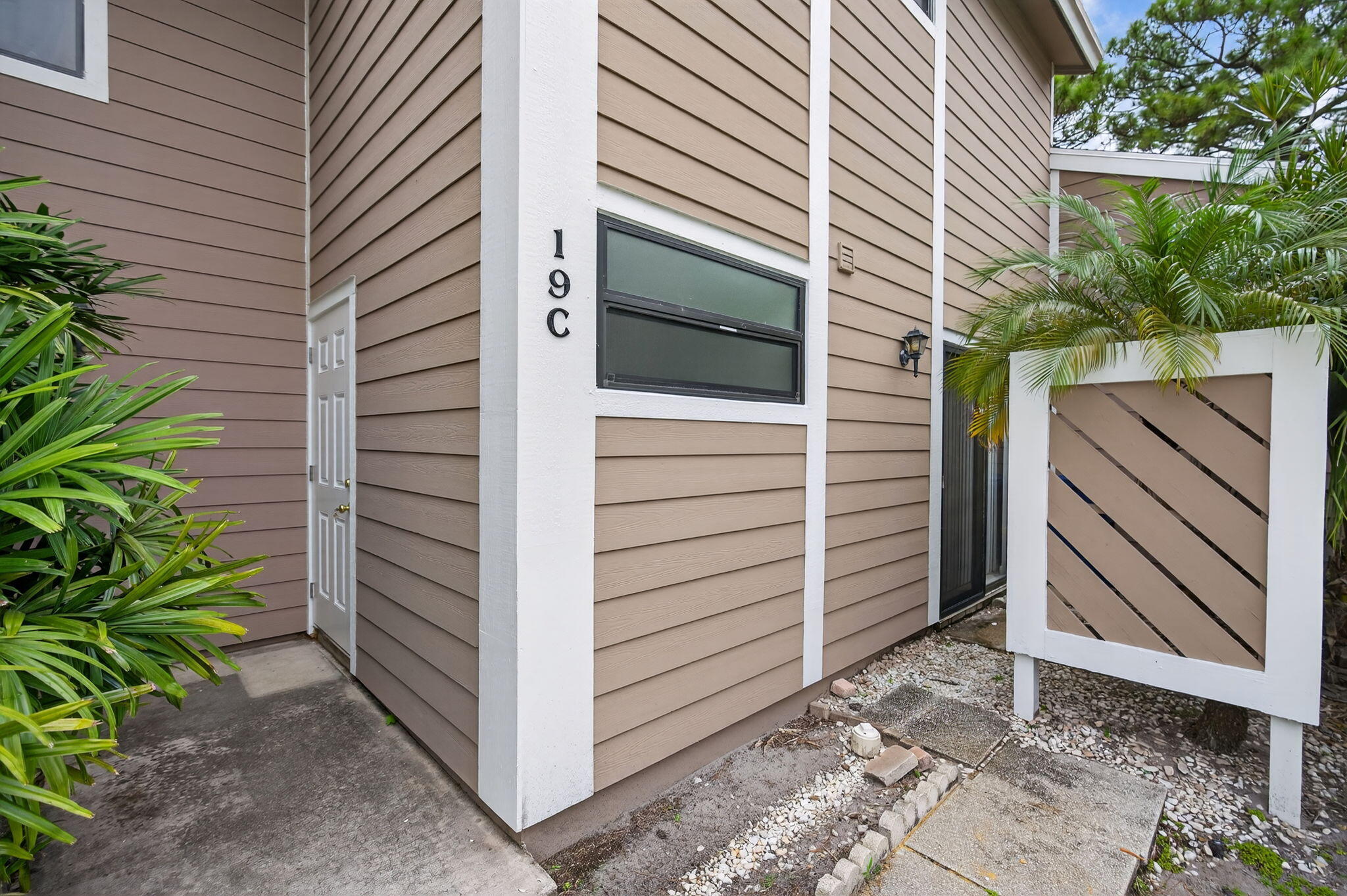 707 Stonewood #19c Jupiter, FL 33458