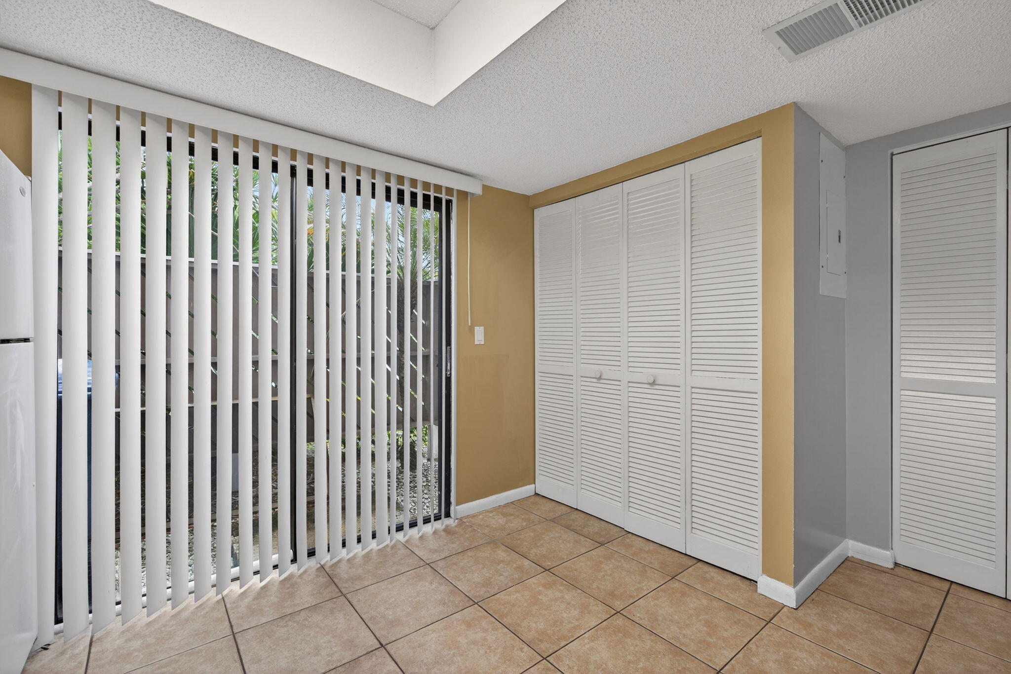 707 Stonewood #19c Jupiter, FL 33458