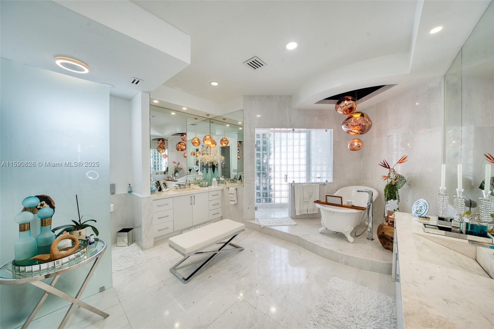 934 S Southlake Dr Hollywood, FL 33019