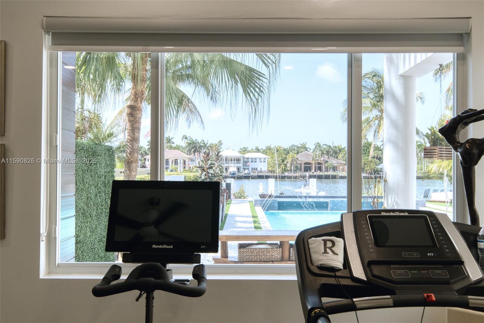 934 S Southlake Dr Hollywood, FL 33019