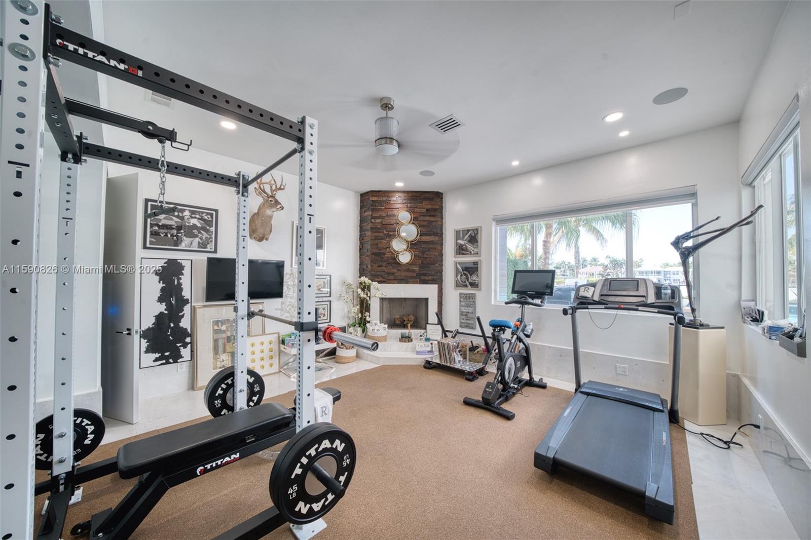 934 S Southlake Dr Hollywood, FL 33019