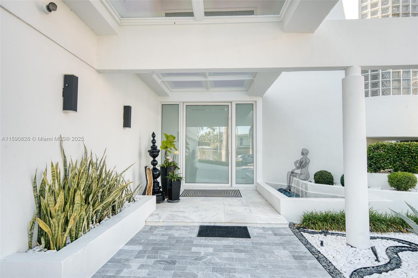 934 S Southlake Dr Hollywood, FL 33019