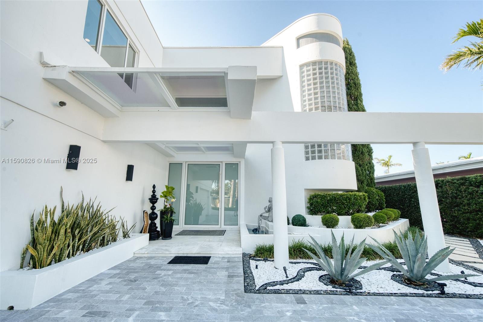 934 S Southlake Dr Hollywood, FL 33019