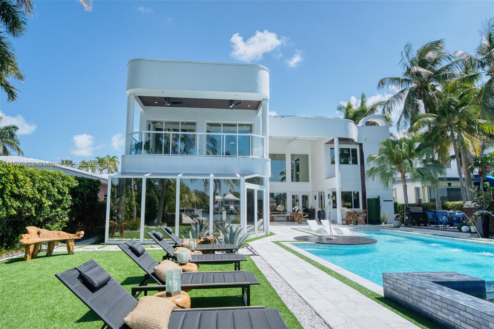 934 S Southlake Dr Hollywood, FL 33019