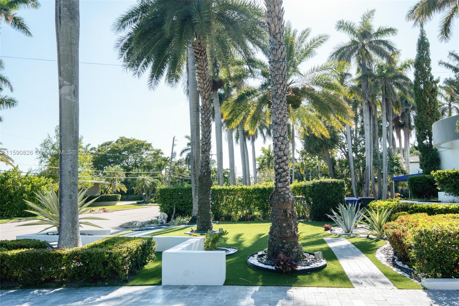 934 S Southlake Dr Hollywood, FL 33019