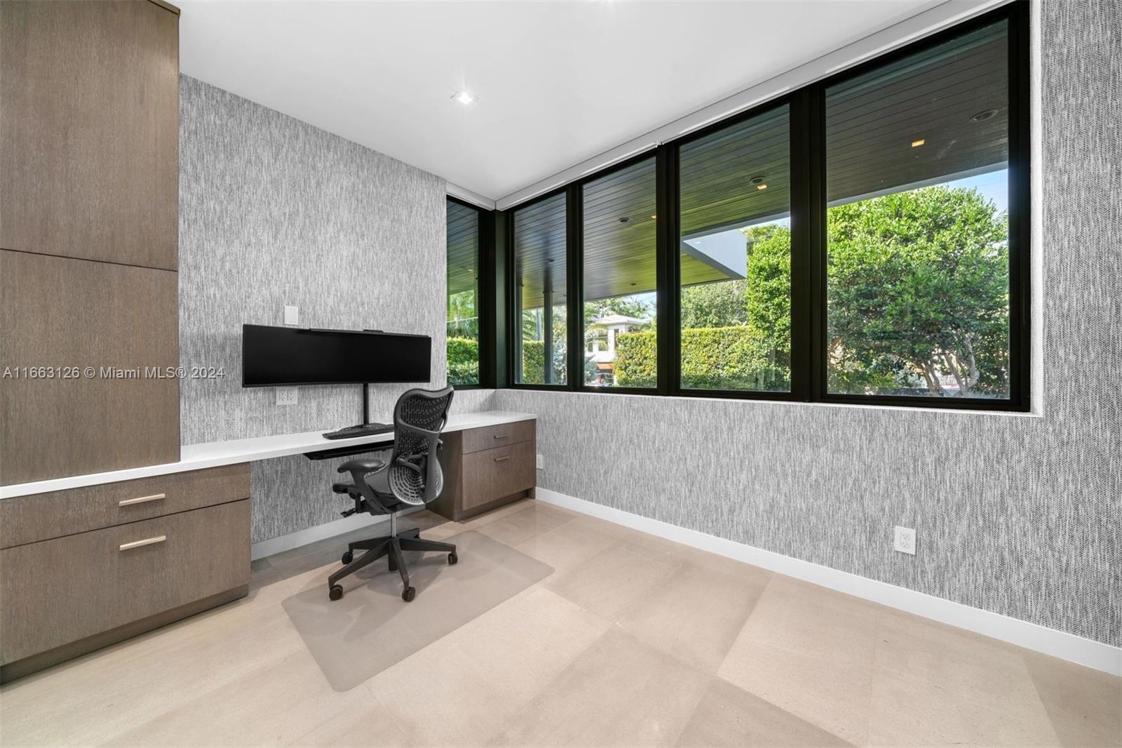 5327 N Bay Rd Miami Beach, FL 33140