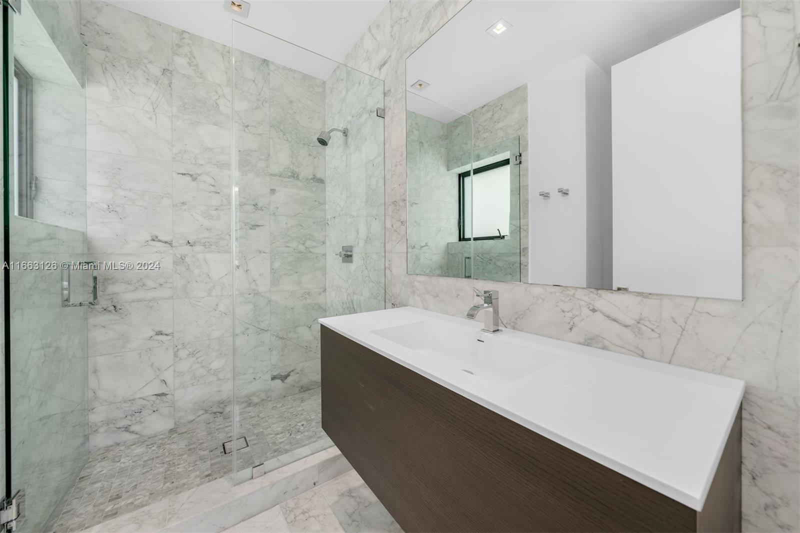 5327 N Bay Rd Miami Beach, FL 33140