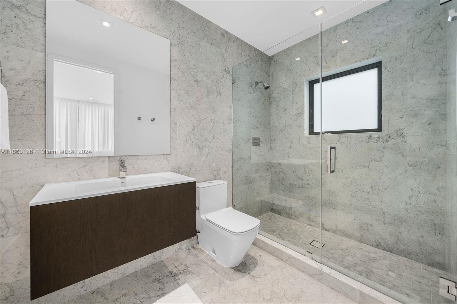 5327 N Bay Rd Miami Beach, FL 33140