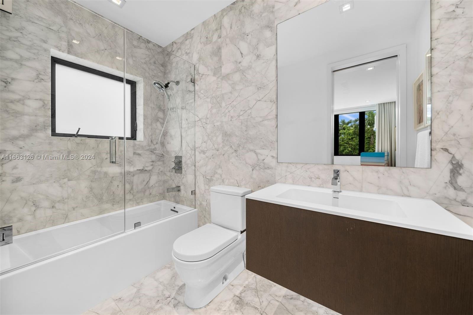 5327 N Bay Rd Miami Beach, FL 33140