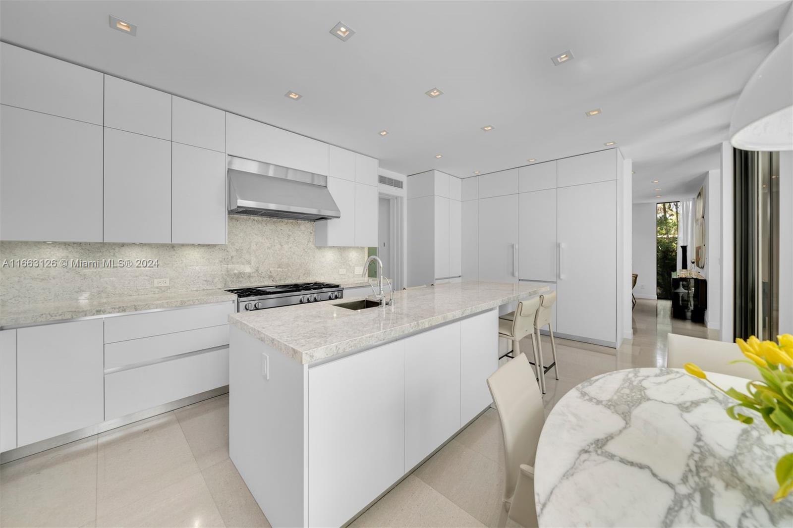 5327 N Bay Rd Miami Beach, FL 33140