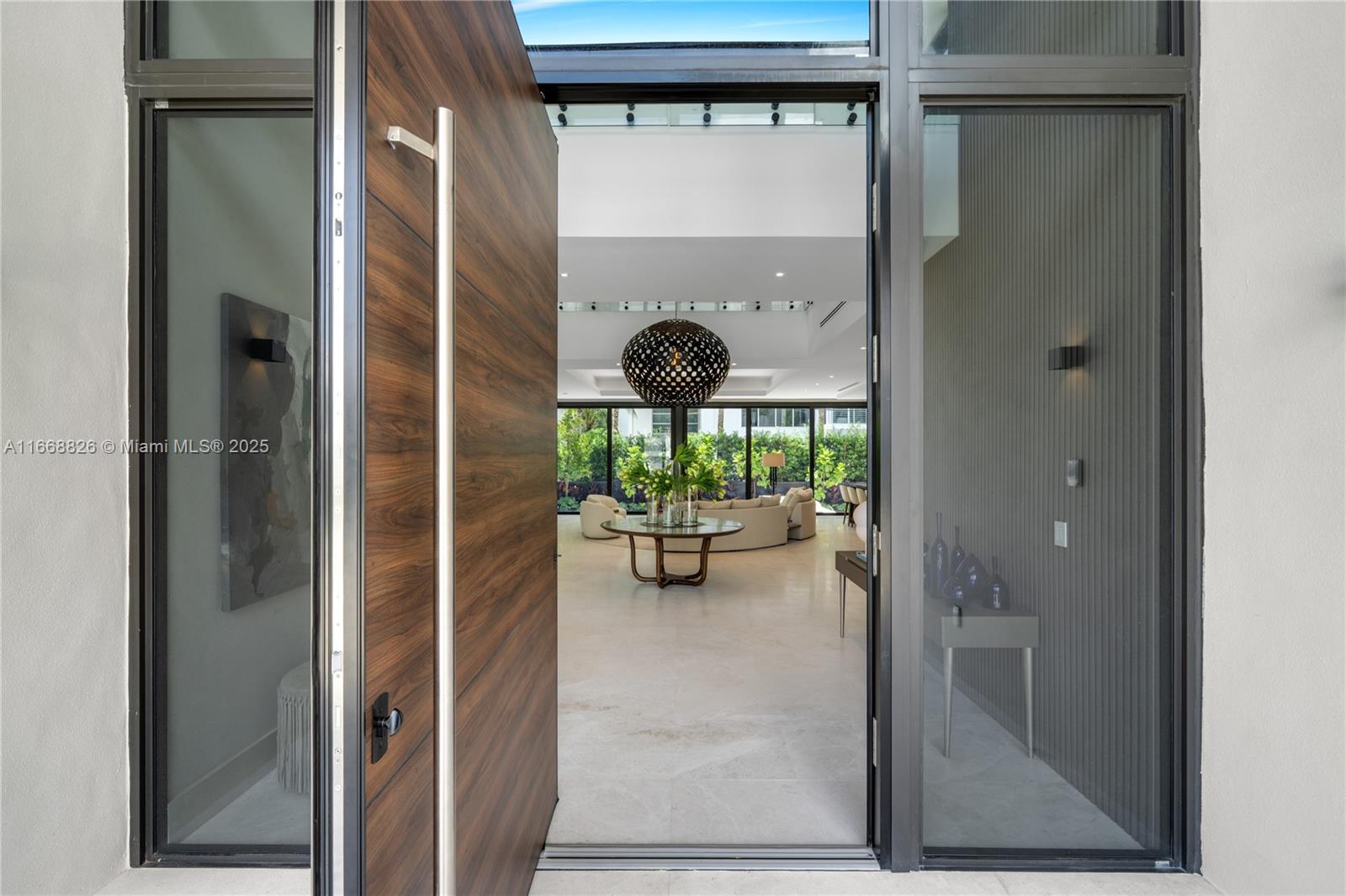 262 189th Ter Sunny Isles Beach, FL 33160