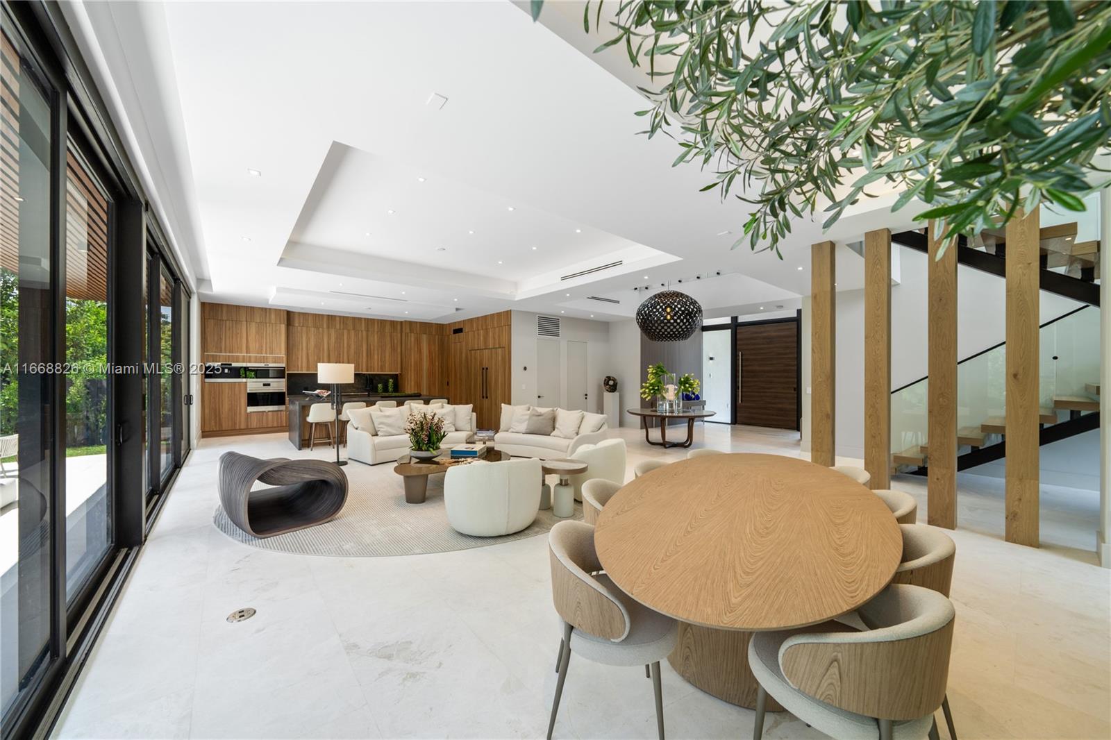 262 189th Ter Sunny Isles Beach, FL 33160