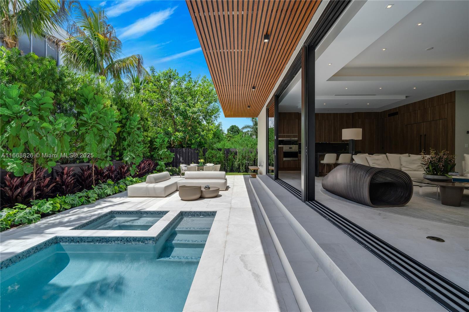 262 189th Ter Sunny Isles Beach, FL 33160