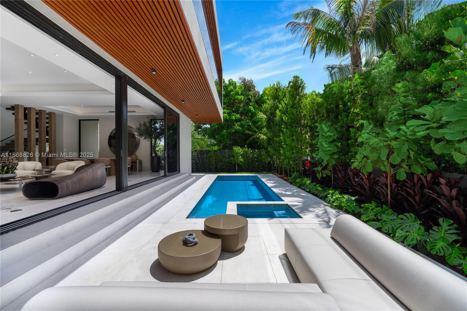 262 189th Ter Sunny Isles Beach, FL 33160