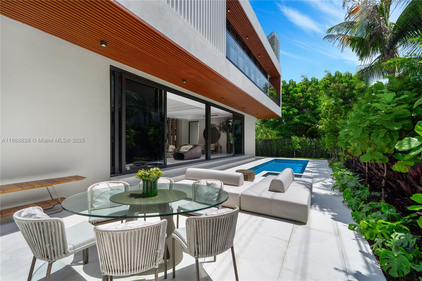 262 189th Ter Sunny Isles Beach, FL 33160