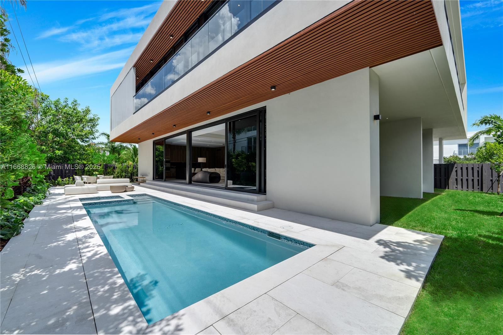 262 189th Ter Sunny Isles Beach, FL 33160