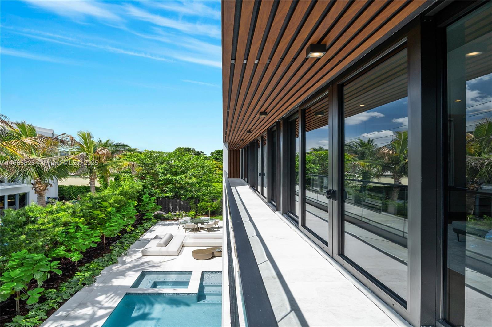 262 189th Ter Sunny Isles Beach, FL 33160