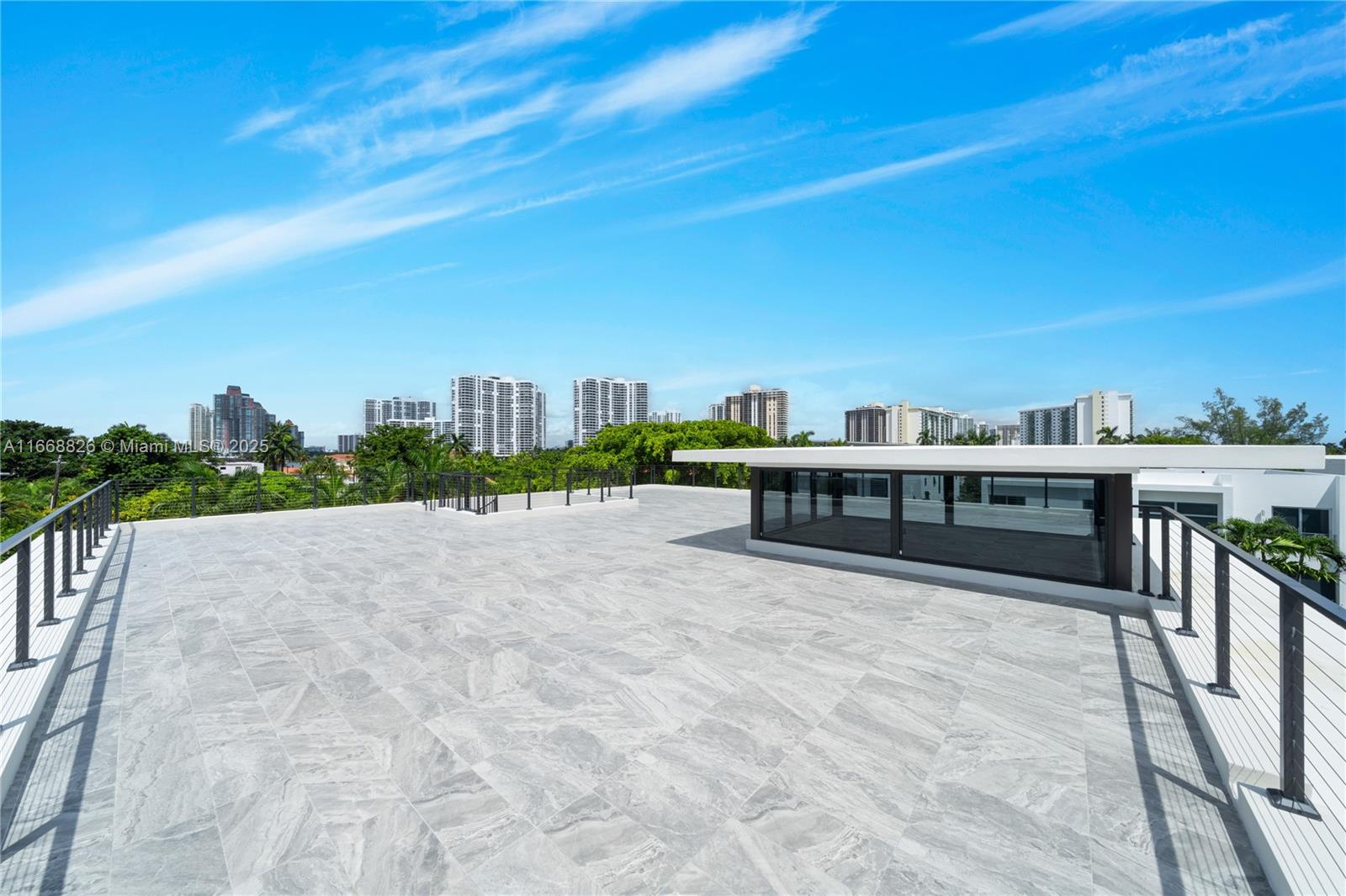 262 189th Ter Sunny Isles Beach, FL 33160