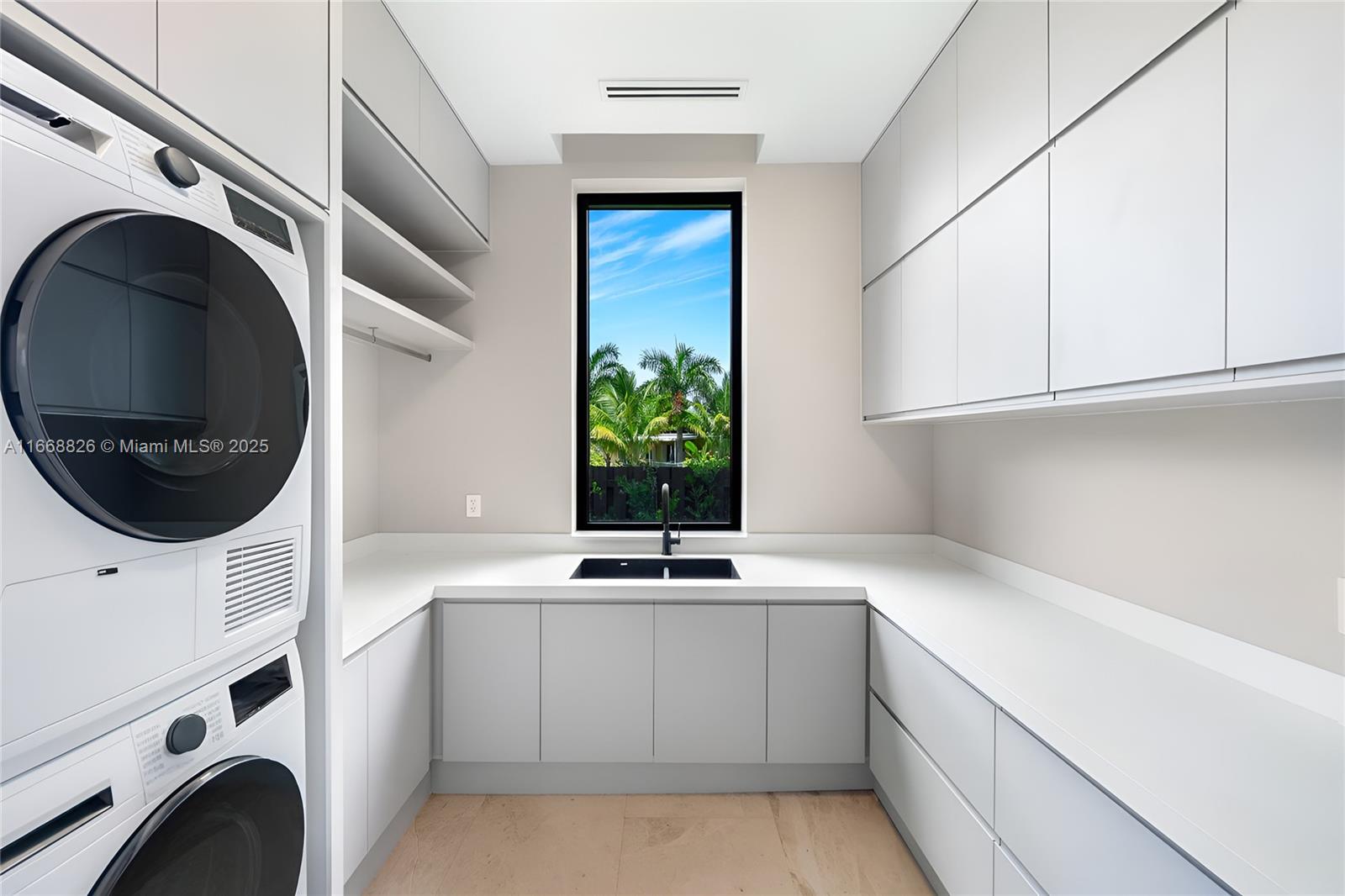 262 189th Ter Sunny Isles Beach, FL 33160