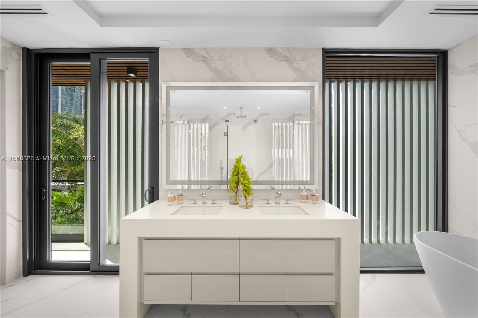 262 189th Ter Sunny Isles Beach, FL 33160