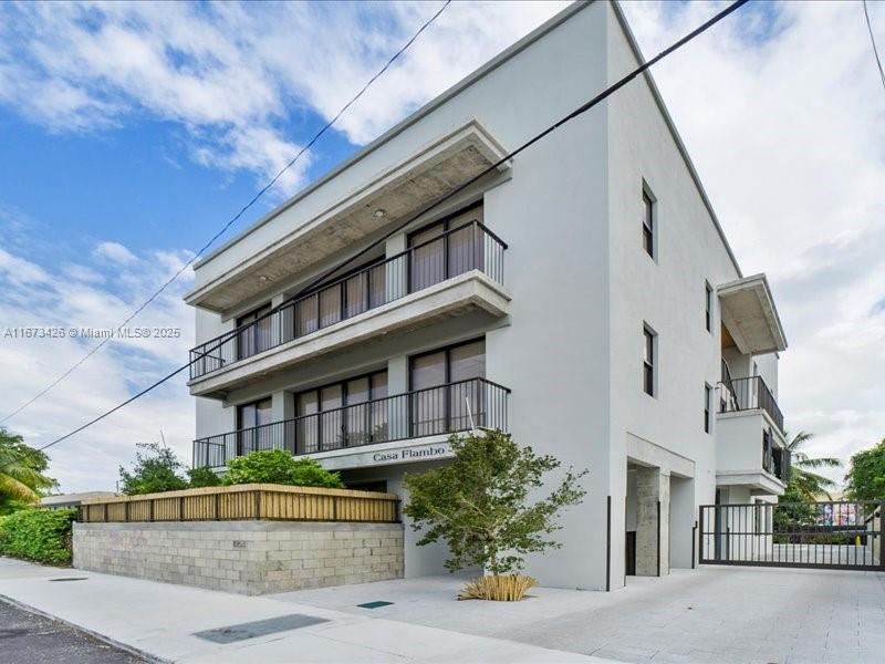1053 NW 29th St #201,Miami, FL 33127