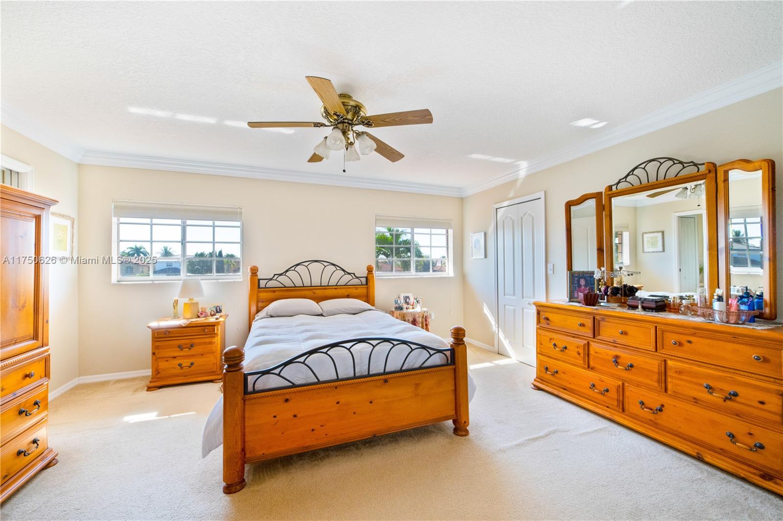 15950 SW 42nd Ter,Miami, FL 33185