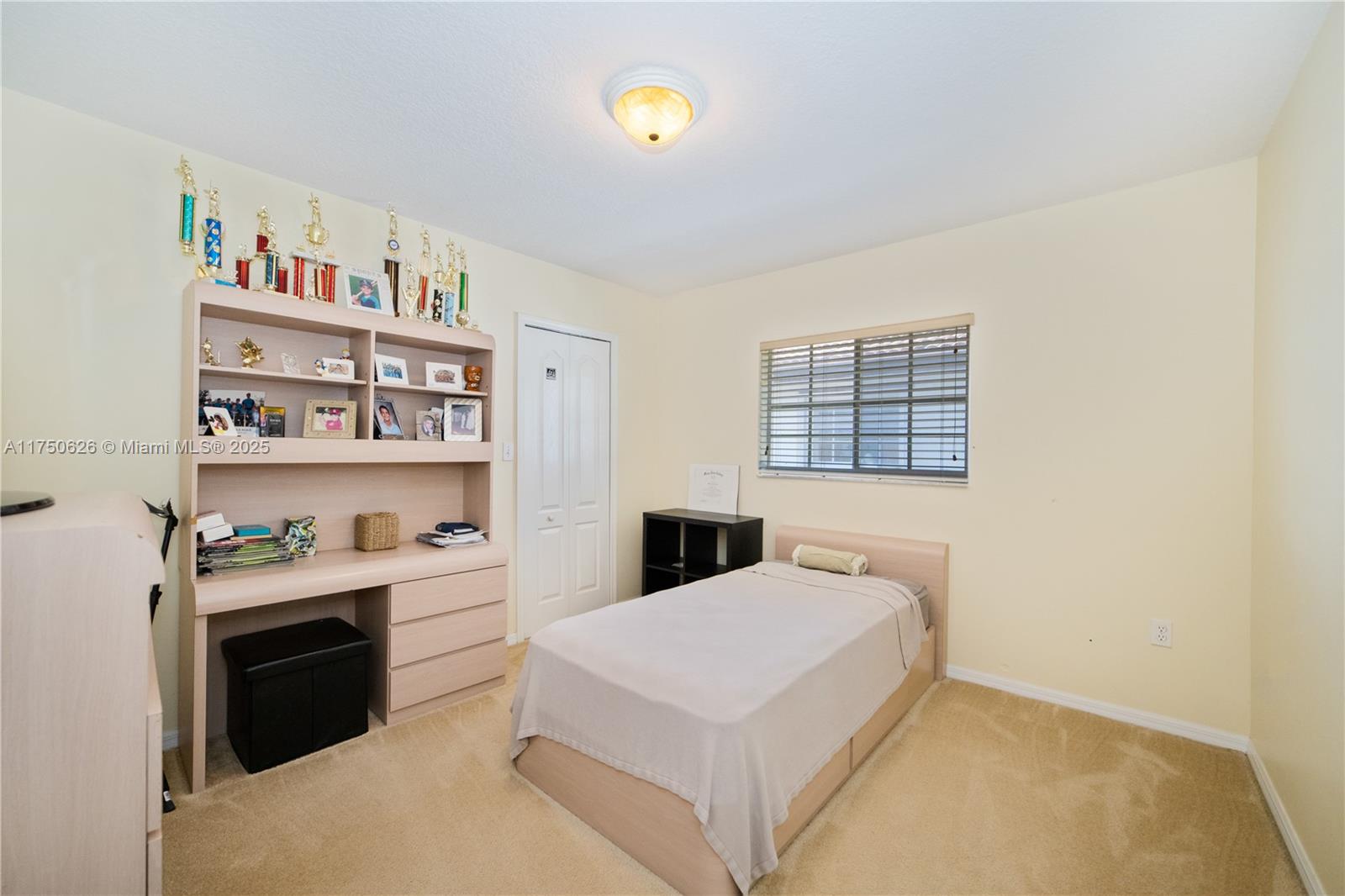 15950 SW 42nd Ter,Miami, FL 33185