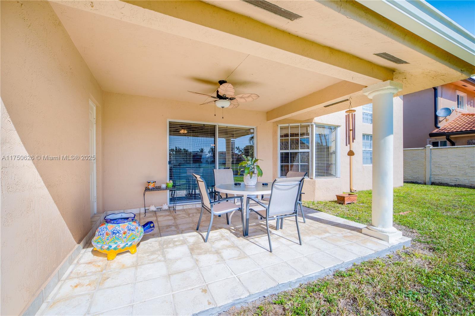 15950 SW 42nd Ter,Miami, FL 33185