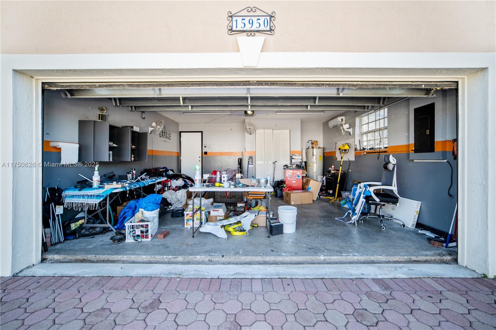 15950 SW 42nd Ter,Miami, FL 33185