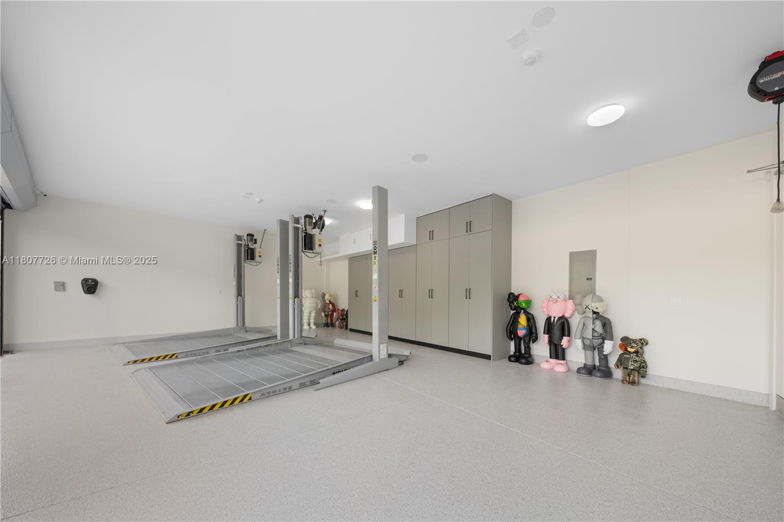 9450 SW 98th St Miami, FL 33176