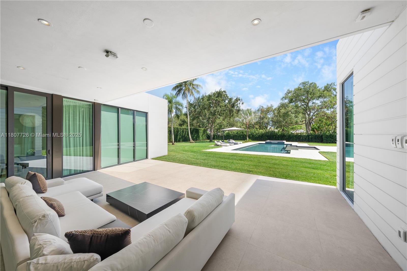 9450 SW 98th St Miami, FL 33176