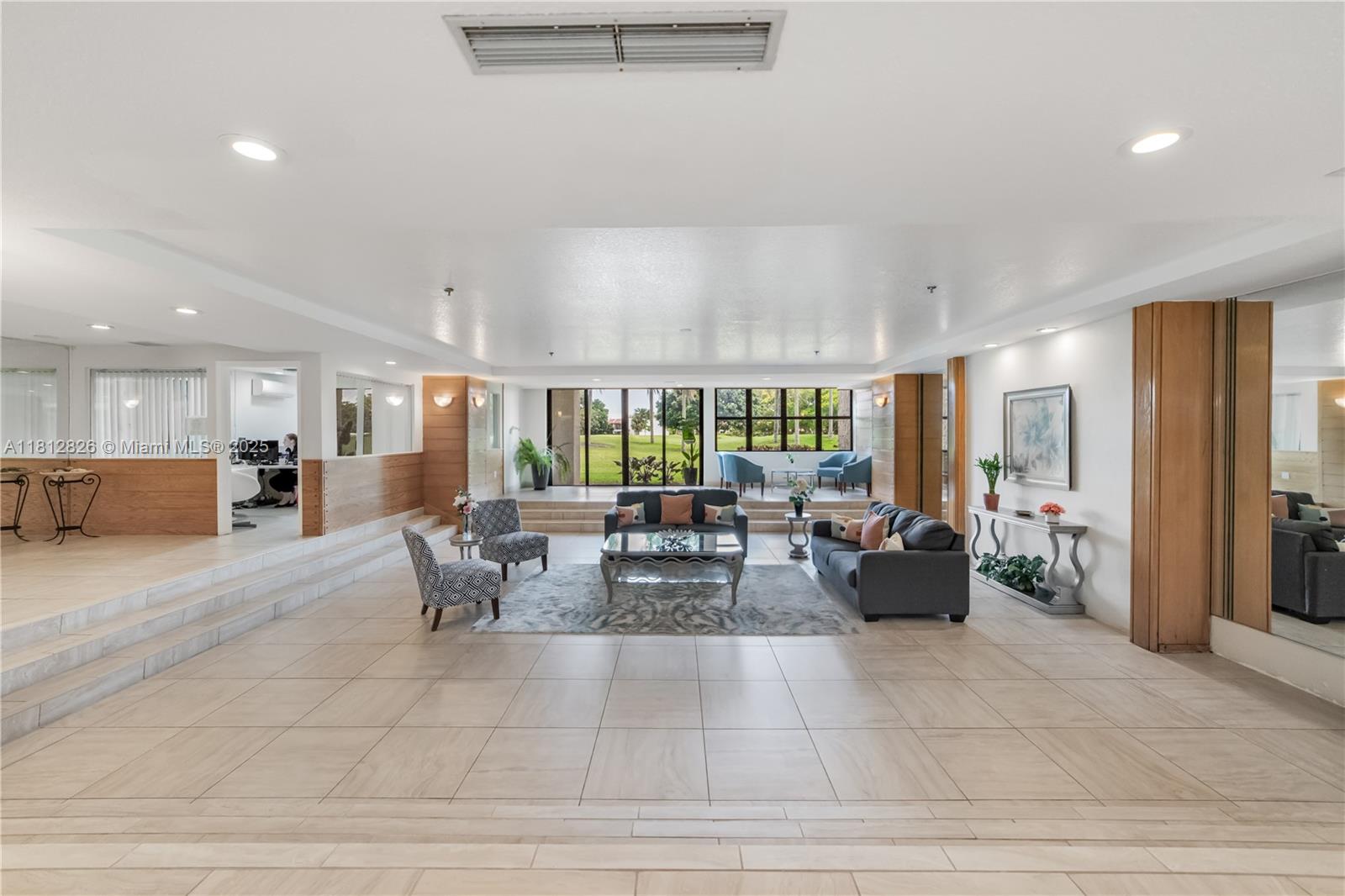 16300 Golf Clb Rd #411 Weston, FL 33326