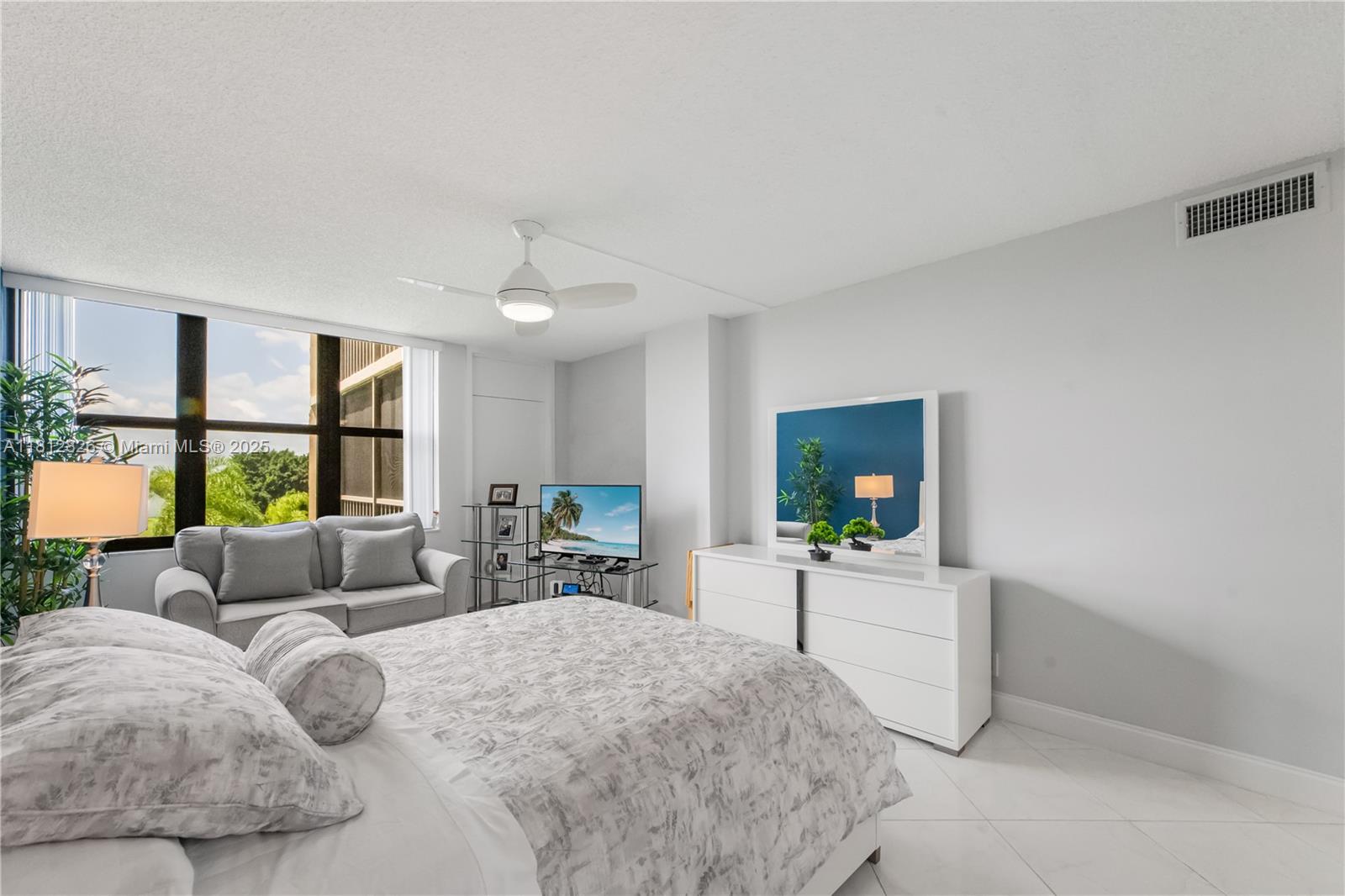 16300 Golf Clb Rd #411 Weston, FL 33326