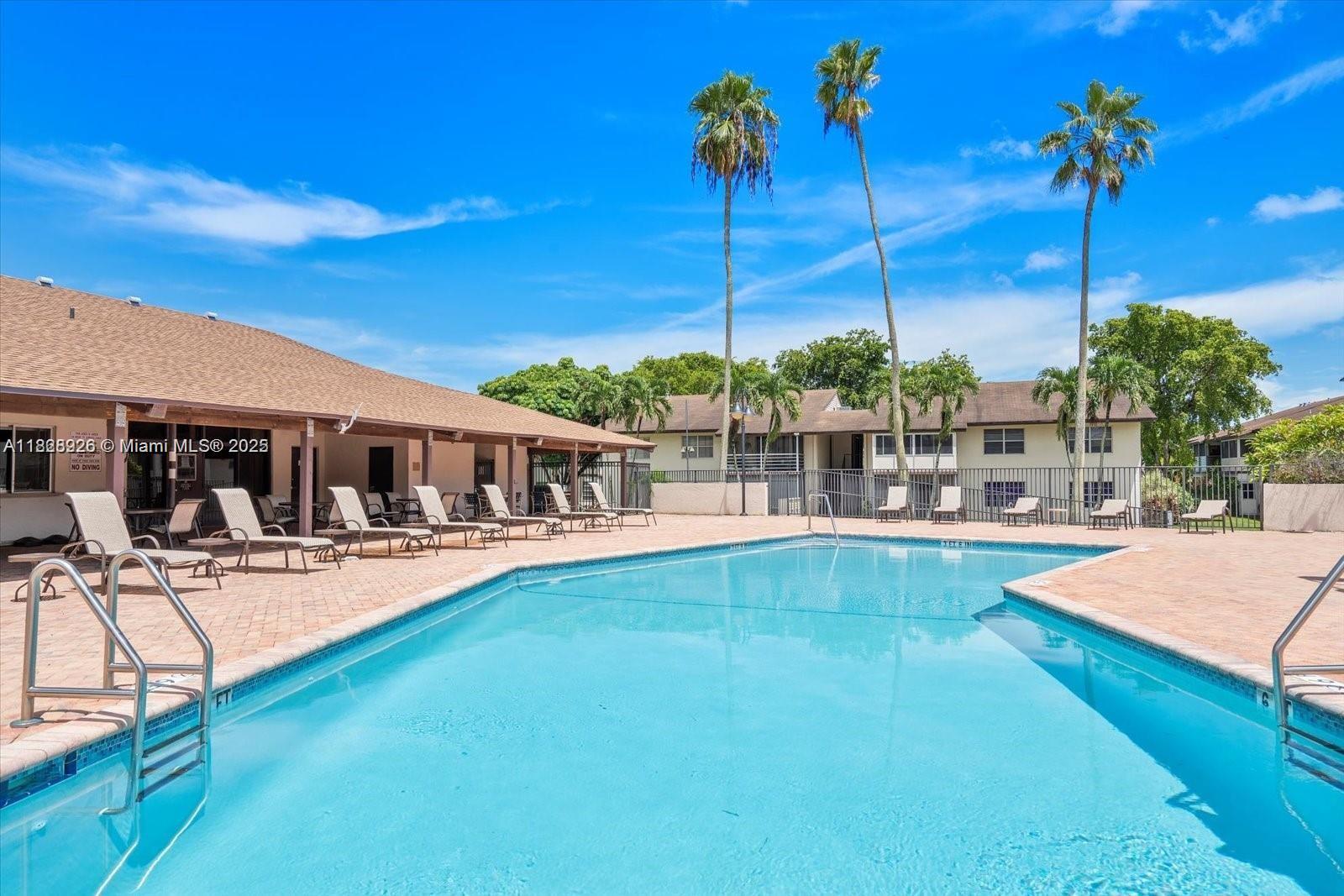 470 N Laurel Dr #3A