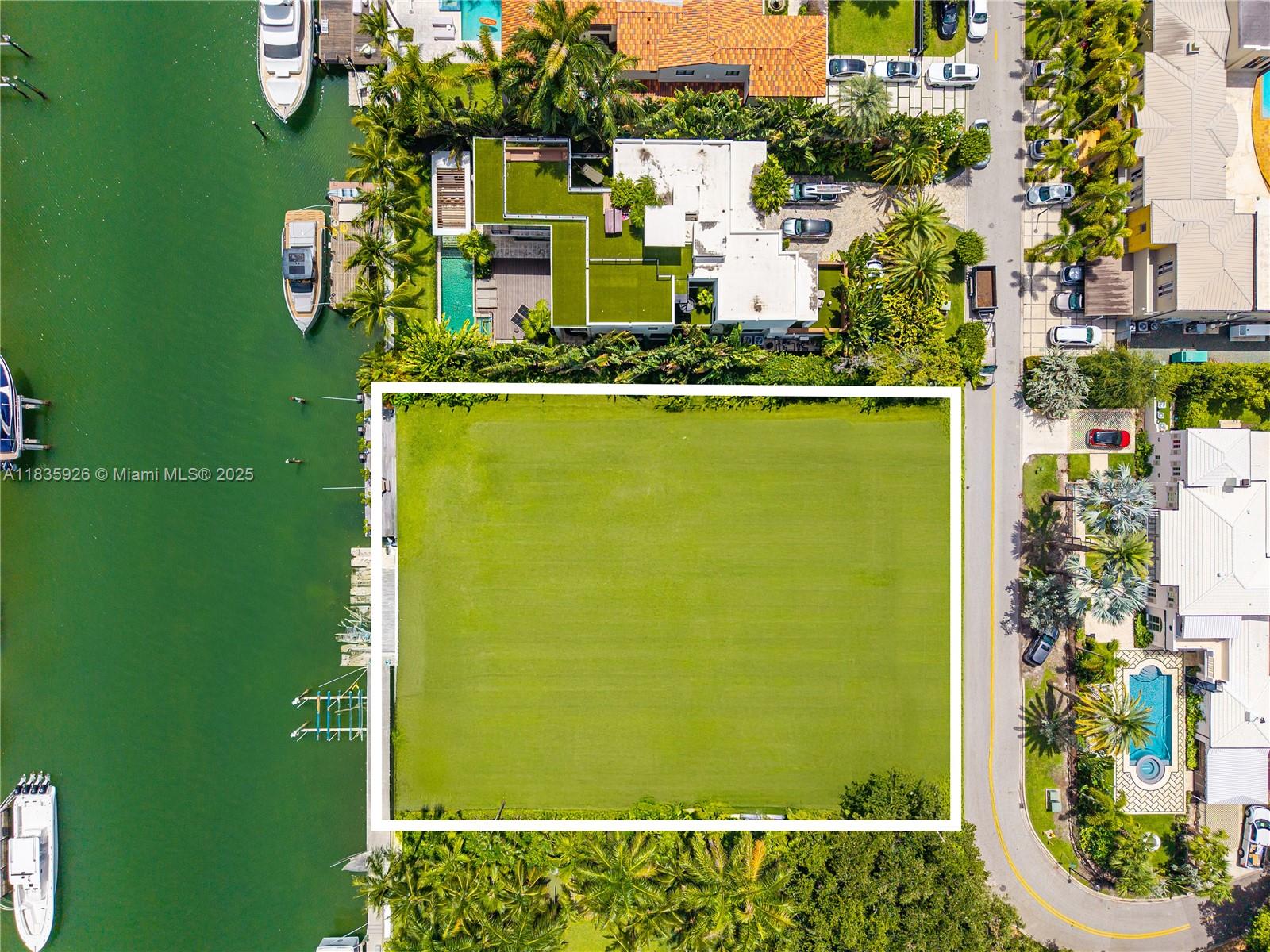 1839 + 1833 W 24th St Miami Beach, FL 33140 1839 + 1833 W 24th St Miami Beach, FL 33140