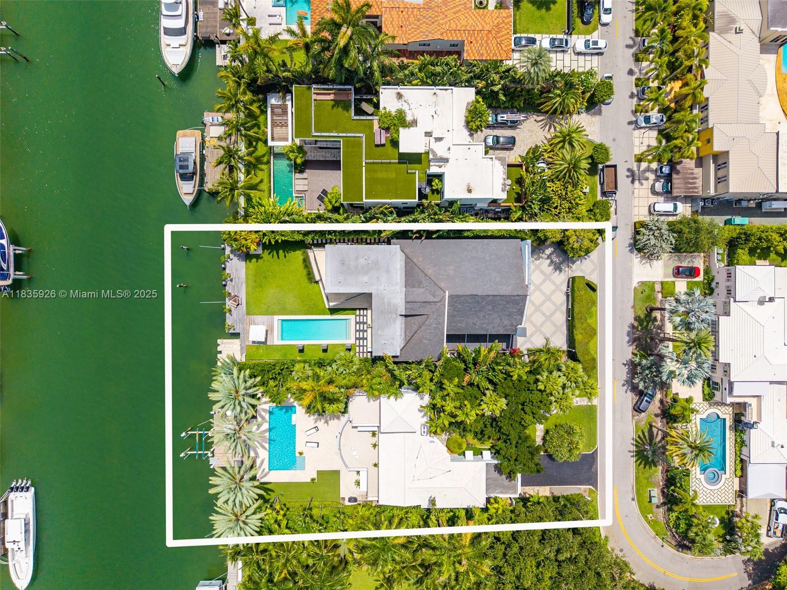 1839 + 1833 W 24th St Miami Beach, FL 33140 1839 + 1833 W 24th St Miami Beach, FL 33140