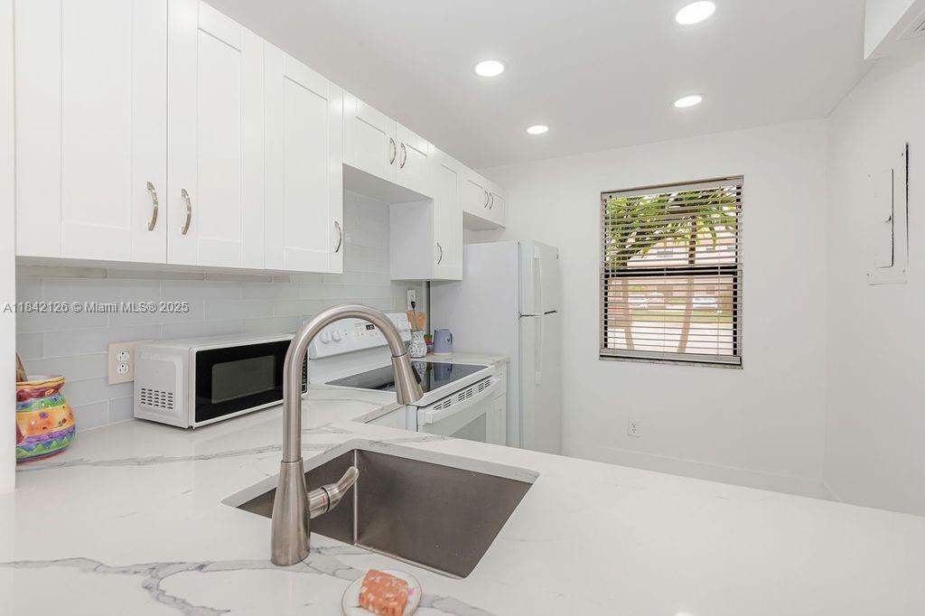 10434 Sunrise Lks Blvd #109
