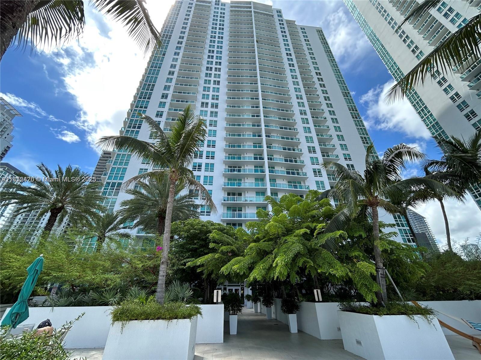 951 Brickell Ave #3406