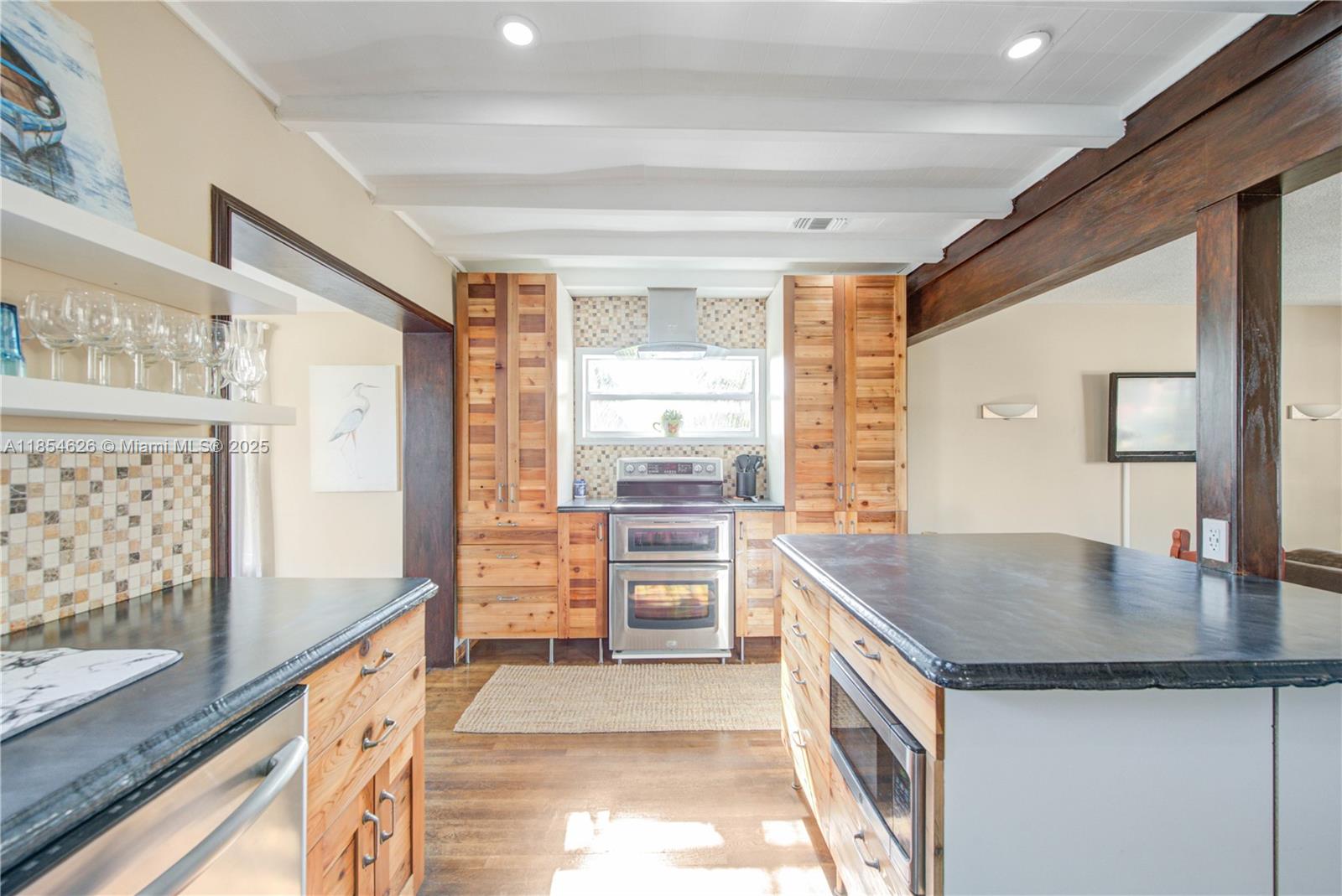 1100 NE 4th St Hallandale Beach, FL 33009