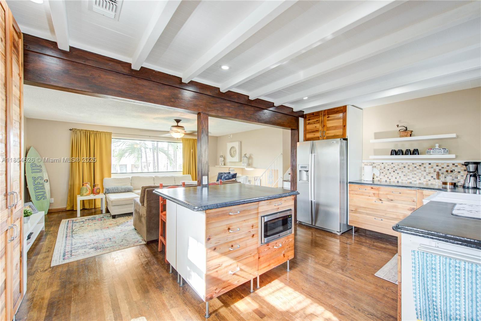 1100 NE 4th St Hallandale Beach, FL 33009