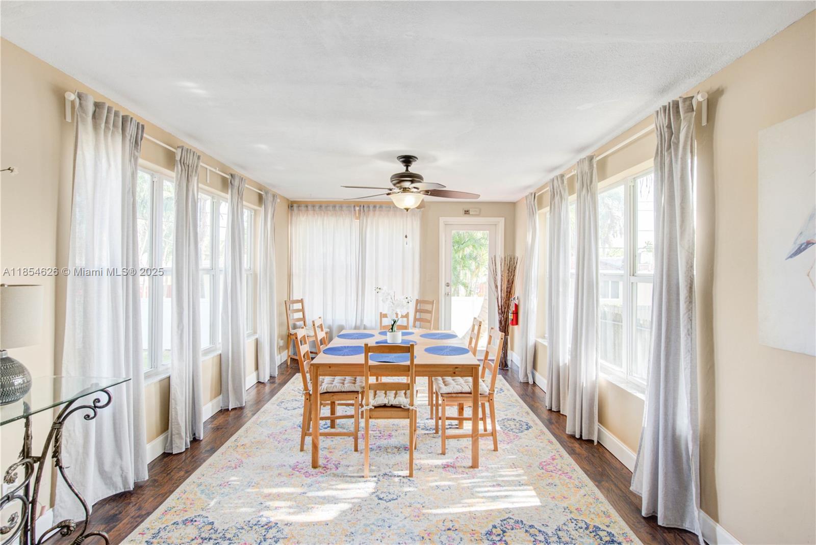 1100 NE 4th St Hallandale Beach, FL 33009