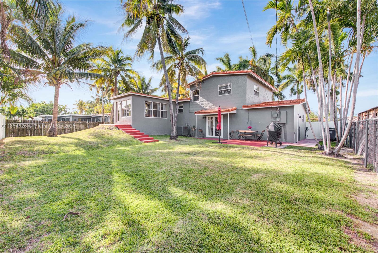 1100 NE 4th St Hallandale Beach, FL 33009