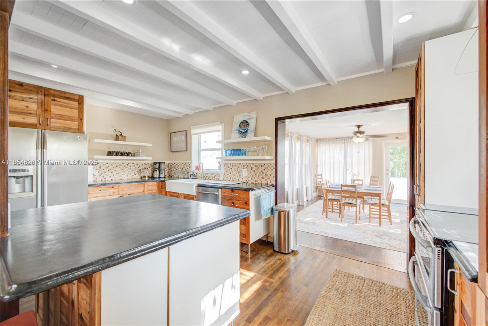 1100 NE 4th St Hallandale Beach, FL 33009