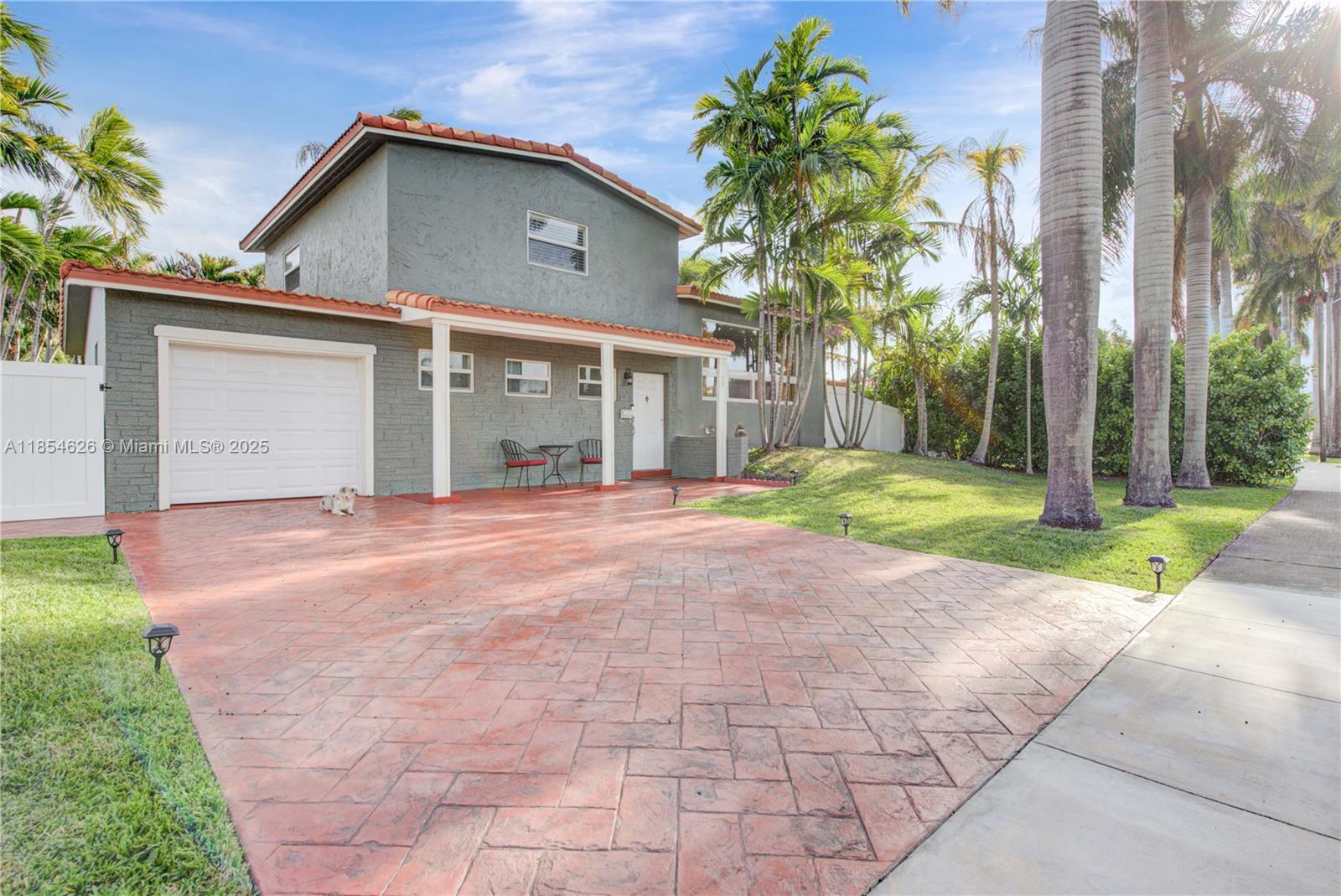 1100 NE 4th St Hallandale Beach, FL 33009