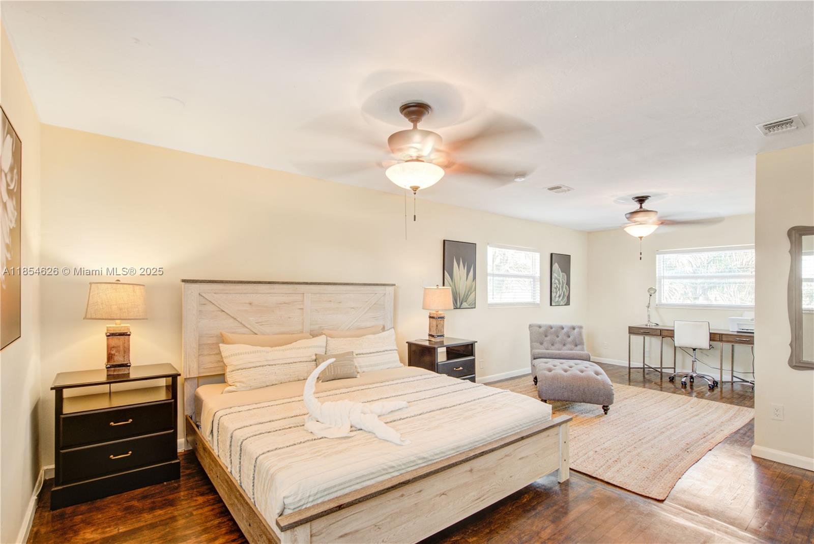 1100 NE 4th St Hallandale Beach, FL 33009