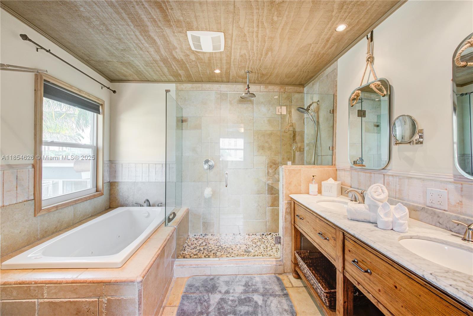 1100 NE 4th St Hallandale Beach, FL 33009