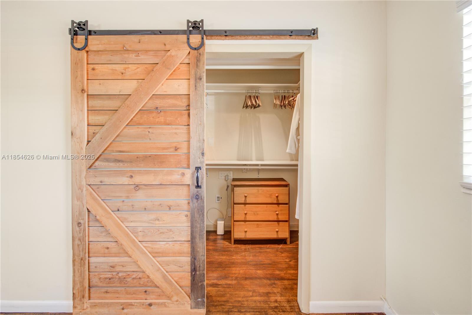 1100 NE 4th St Hallandale Beach, FL 33009